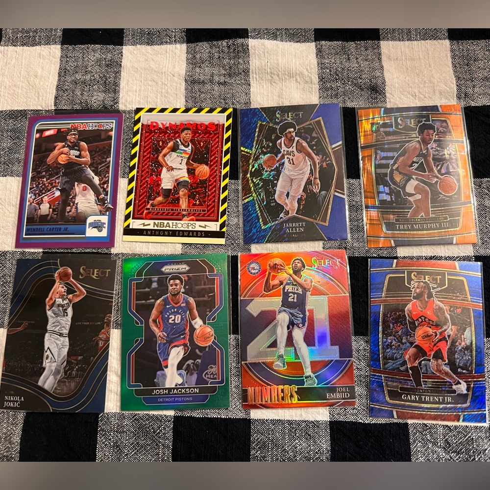 Lot of 8 sports cards